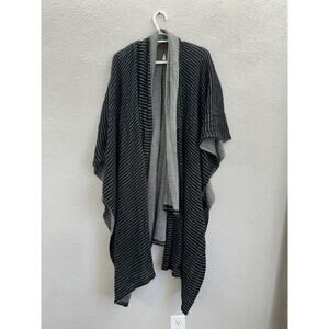 Glentex Womens Poncho Black Striped Over The Arms Sweater Knit Open Front VTG